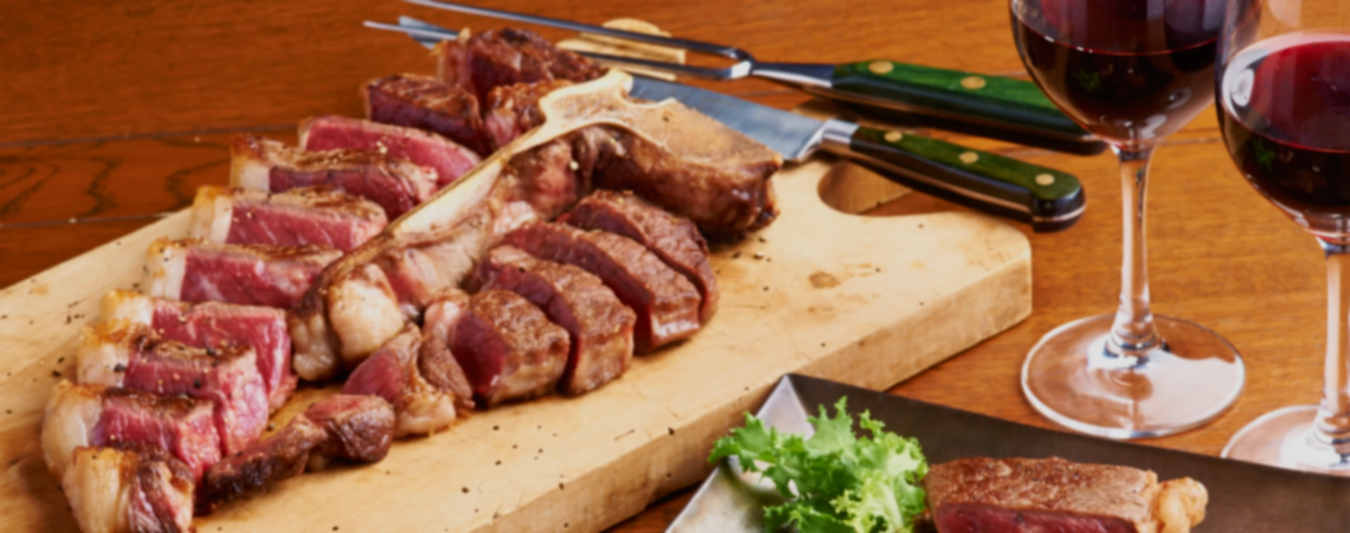 本物のドライエイジングビーフを味わう 背景写真